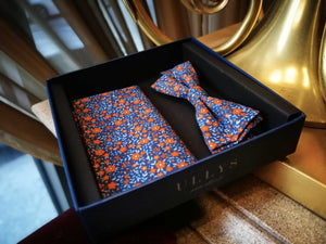 DANDY BOX XVII - NOEUD PAPILLON ET POCHETTE COTON À MOTIF FLORAL - BLEU, BLEU CIEL ET ORANGE