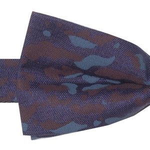 ARÈS - NOEUD PAPILLON COTON À MOTIF CAMO – BLEU, MAUVE ET MARRON